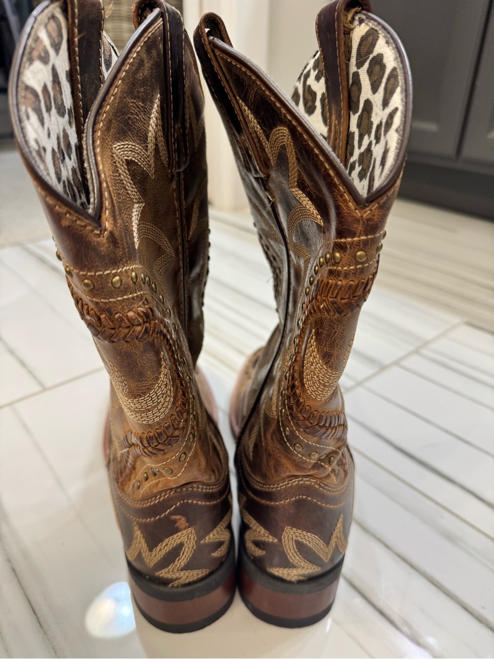 Laredo Brown Distressed Leather Embroidered Heeled Cowboy Boots Size 6.5 - Picture 4 of 7